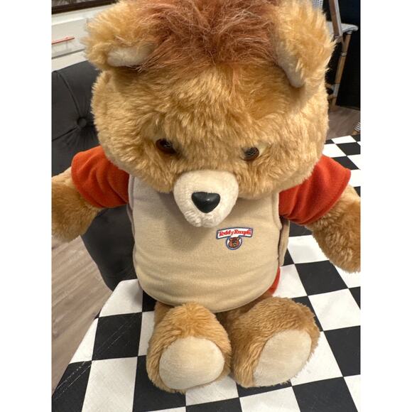 Vintage Teddy 1985 Teddy Ruxpin TOY he plays songs great condition WOW - Picture 1 of 6